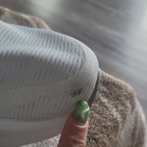 Women's New Balance Fresh Foam Kaiha Road Sneakers Size 9 Wide - Picture 2 of 7